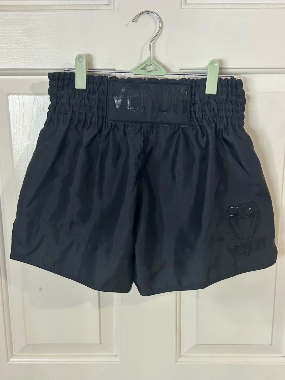 Mens Venum Classic Shorts Muay Thai Large Black EUC